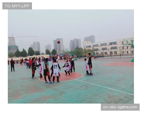 全面解析篮球比赛开始规则中的跳球流程与站位要求